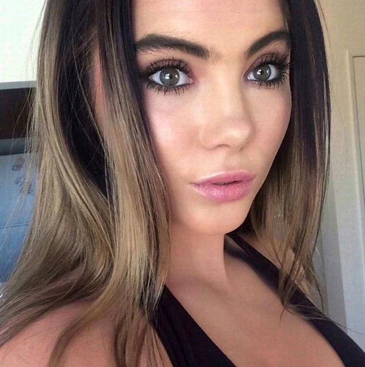 McKayla Maroney se mândreşte cu bustul săufoto: arhivă personală