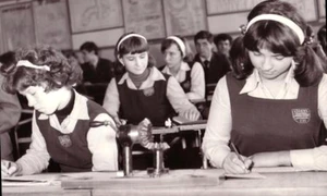 elevi liceu comunism FOTO comunismulinromania.ro