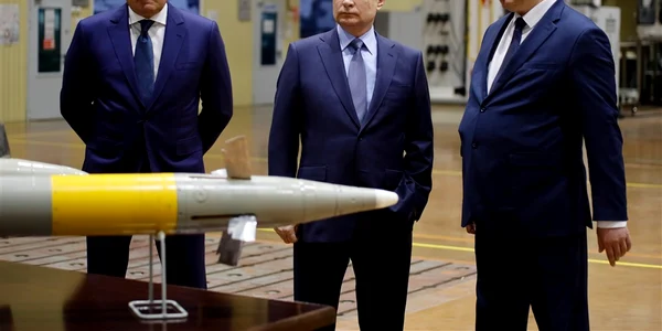 Vladimir Putin in vizita la o fabrica de armament din regiunea Tula FOTO EPA EFE jpg