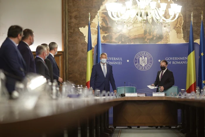 Klaus Iohannis vorbește la guvern despre „România educată”. FOTO: presidency