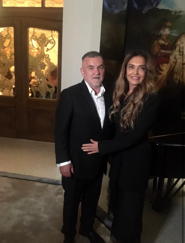 Monica și Leonard Doroftei la Ceaiul de la ora 5 al Baronesei de Brattleby foto: Alina Erimia