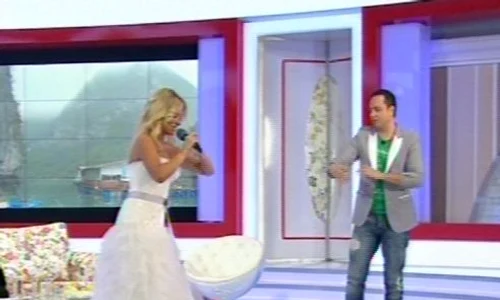 Delia a probat 3 rochii de mireasă (Foto: Captură video Pro TV) jpeg