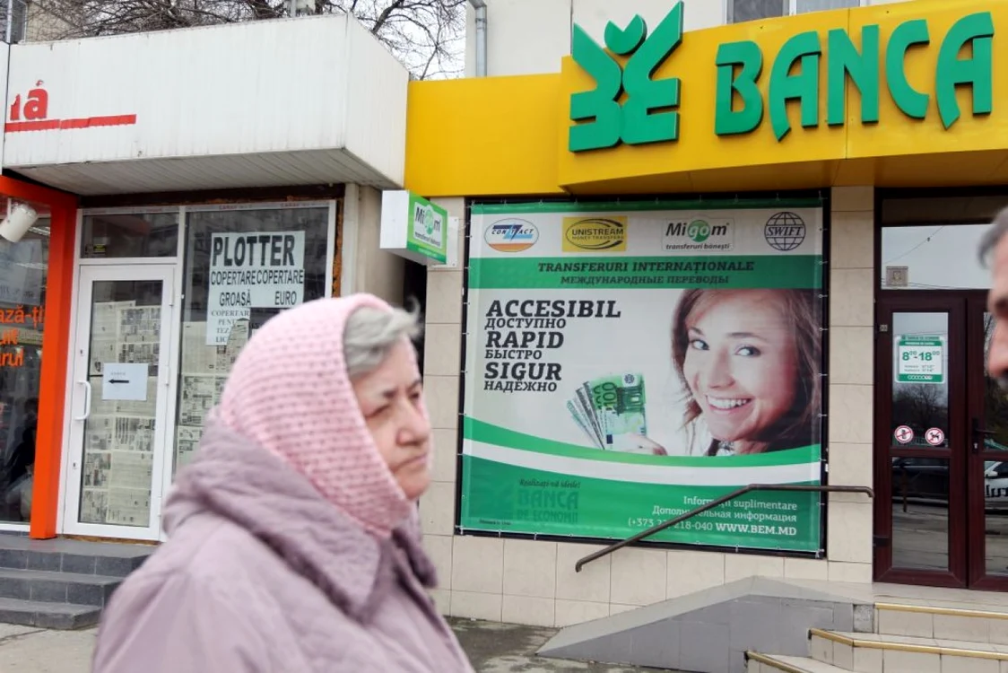 Banca Naţională a Moldovei încearcă să liniştească cetăţenii în legătură cu banii din băncile care vor fi lichidate.