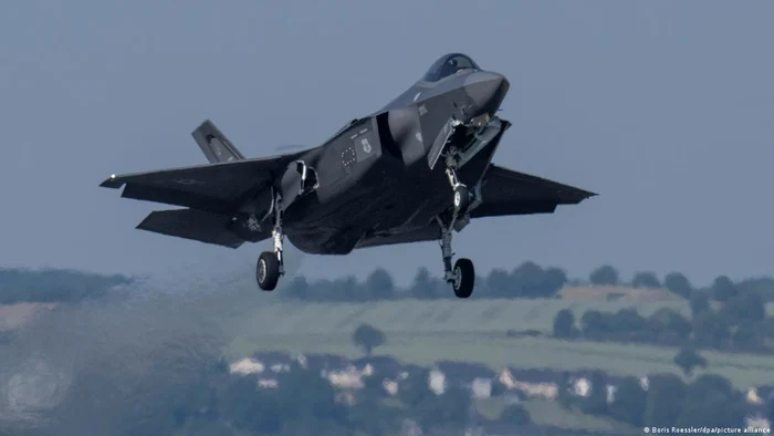 Avion F-35 în timpul exercițiului militar Air Defender 2023