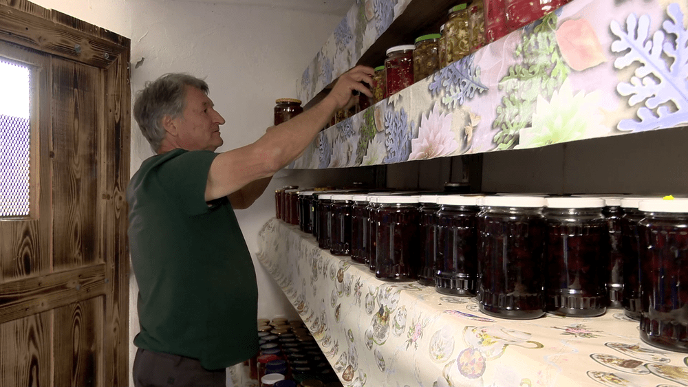 Pensiunile prepară stocuri mari de conserve, pentru a face față scumpirilor preconizate la iarnă