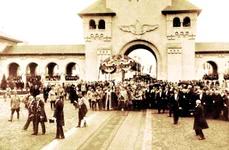 Ceremonialul încoronării Regelui Ferdinand I și a Reginei Maria a fost organizat de mitropolitul Miron Cristea (© Getty Images)