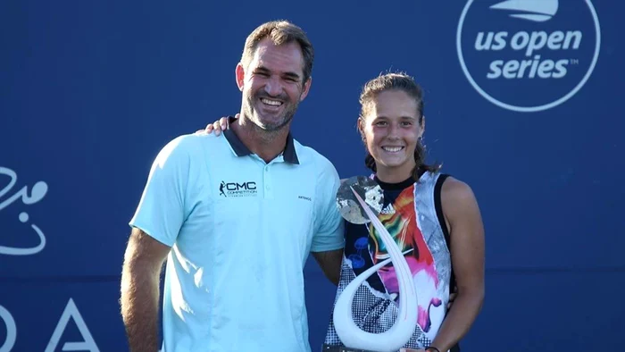 Carlos Martinez, alături de Daria Kasatkina