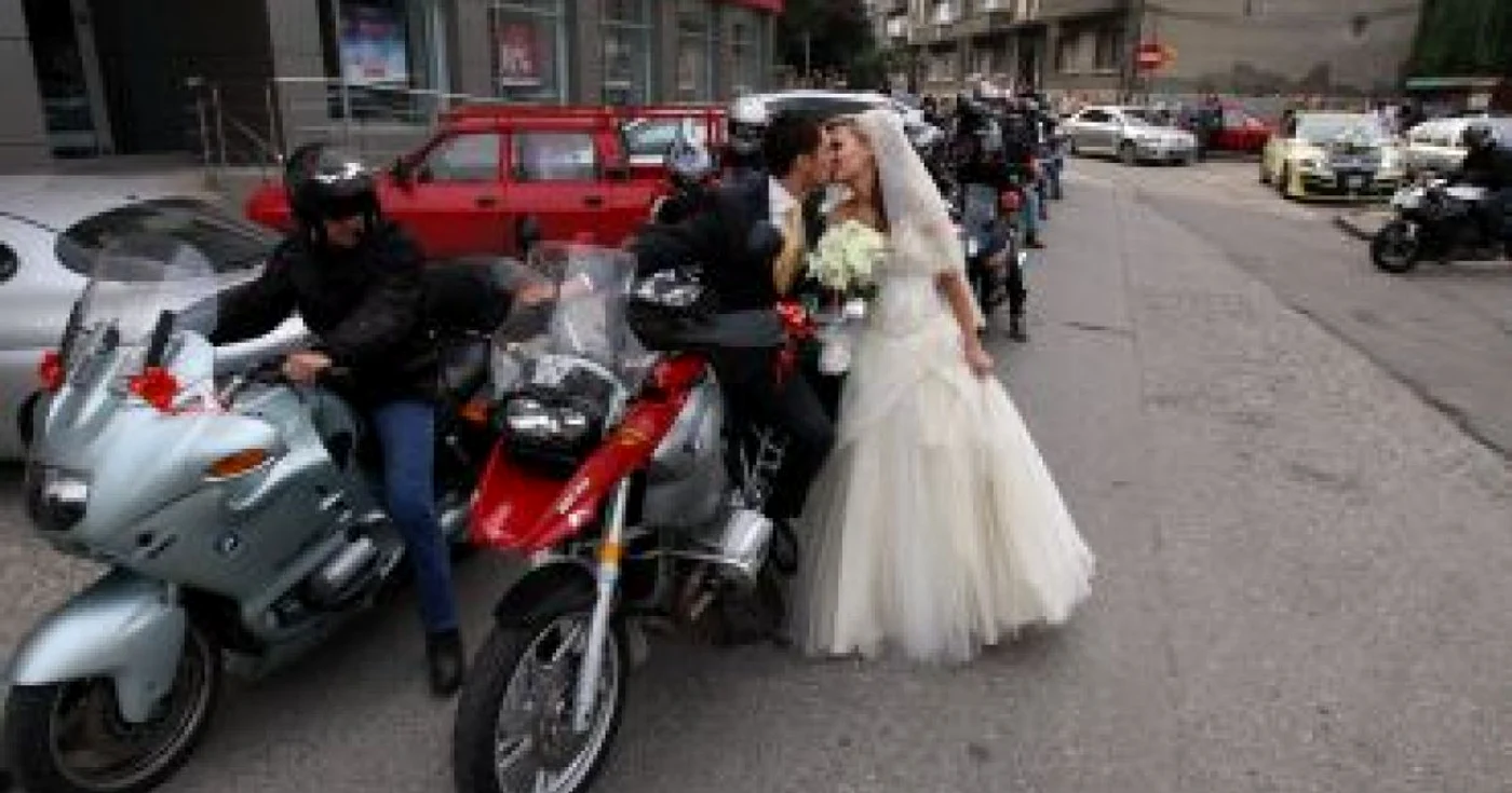 Braşov: Nuntă pe motocicletă / FOTOGALERIE