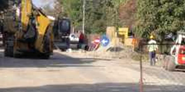 Strada 1 Decembrie este aproape blocată