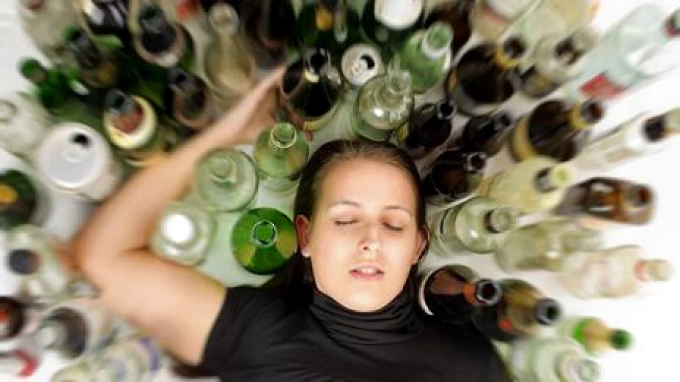 Mahmureala de a doua zi nu pare să fie cauza amestecului de băuturi alcoolice