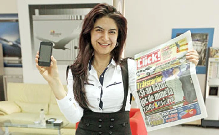 
    Elena Vraciu îi va face mamei ei cadou telefonul câştigatFoto: Click!   