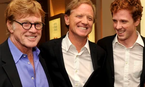 James Redford (în mijloc), alături de tatăl Robert Redford și de fiul său Dylan jpeg