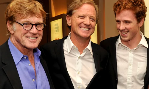 James Redford (în mijloc), alături de tatăl Robert Redford și de fiul său Dylan jpeg