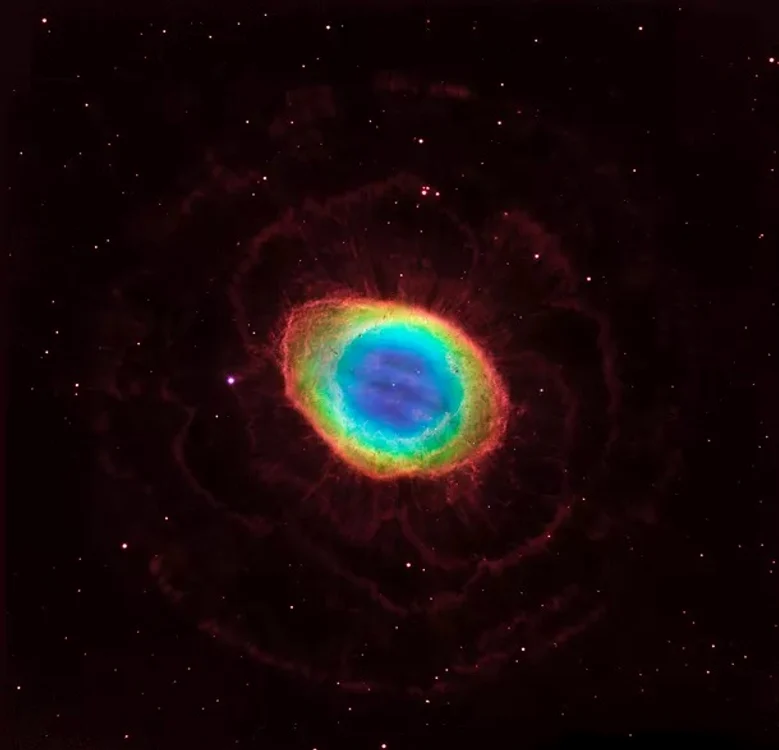 Imagine compozită cu Nebuloasa Inel