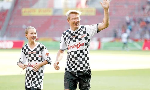 Mika Hakkinen, alături de fiica lui jpeg