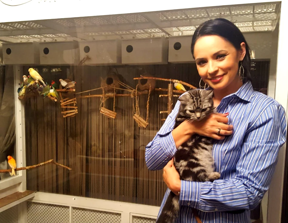 
    Andreea a publicat poze cu pisici, câini, papagali și veverițeFoto: arhivă personală  