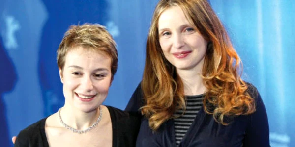 Anamaria Marinca (stânga)  a colaborat cu Julie Delpy la  filmul „Contesa însângerată“ 