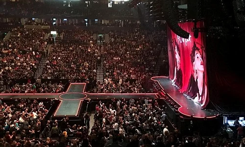 Fanii Madonnei au așteptat două ore și jumătate începerea concertului jpeg