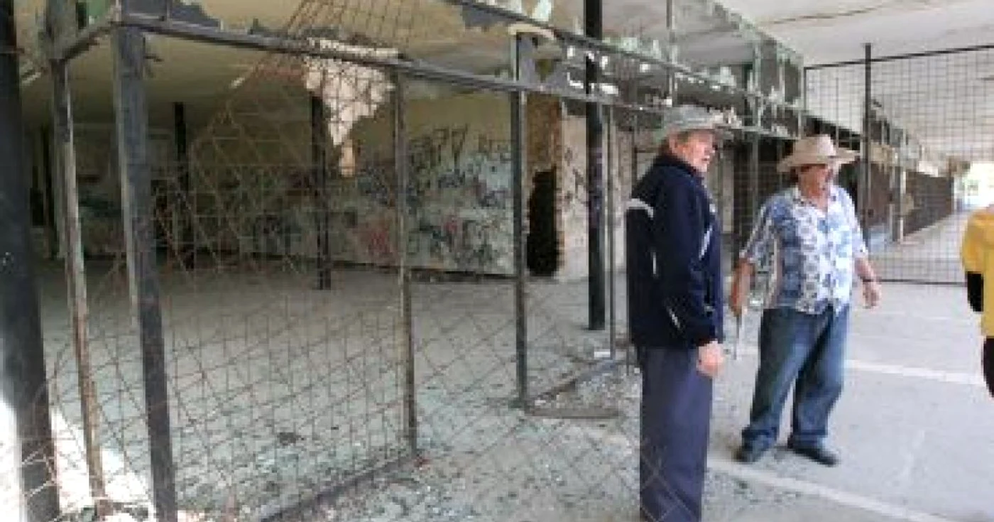 Galaţi:  Complexul „Francezi” a fost transformat de boschetari în hazna