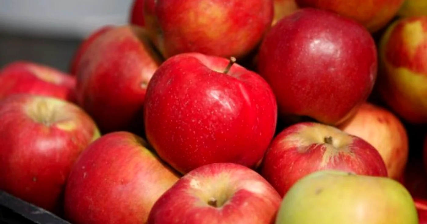 Alegeţi cu precădere fructele şi legumele de la piaţă, de la producătorii locali FOTO: Arhivă