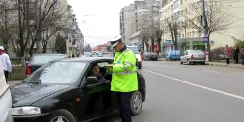 Polițistii au controlat șoferii cu etilotestul.