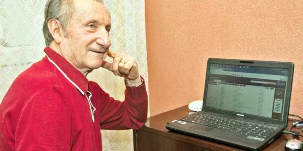 Valentin Borcoman, octogenarul cu patalama de internaut   