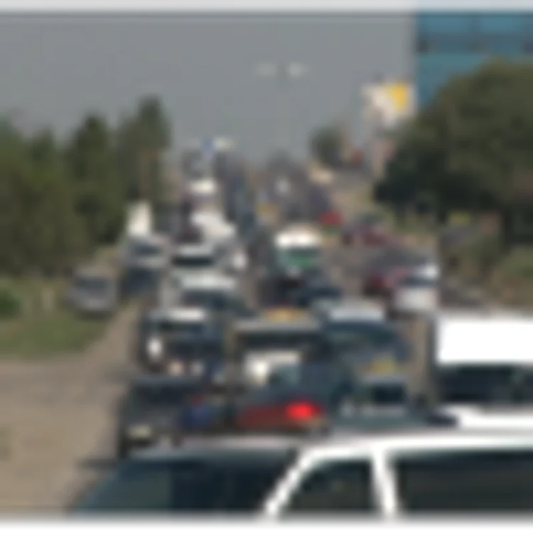 Circulaţie bară la bară pe DN1, pe sensul Braşov-Bucureşti     FOTO Adevărul