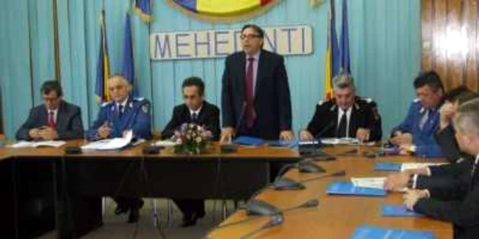 Profesor dr. Tudor Răţoi a prezentat o expunere referitoare la evoluţia, locul şi rolul instituţiei Jandarmeriei Române