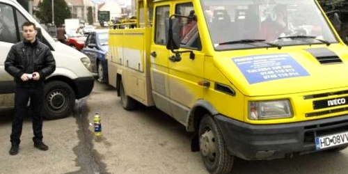 Taximetristul devean a fost lăsat pieton de poliţiştii comunitari. 