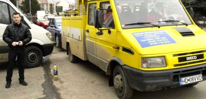 Taximetristul devean a fost lăsat pieton de poliţiştii comunitari. 