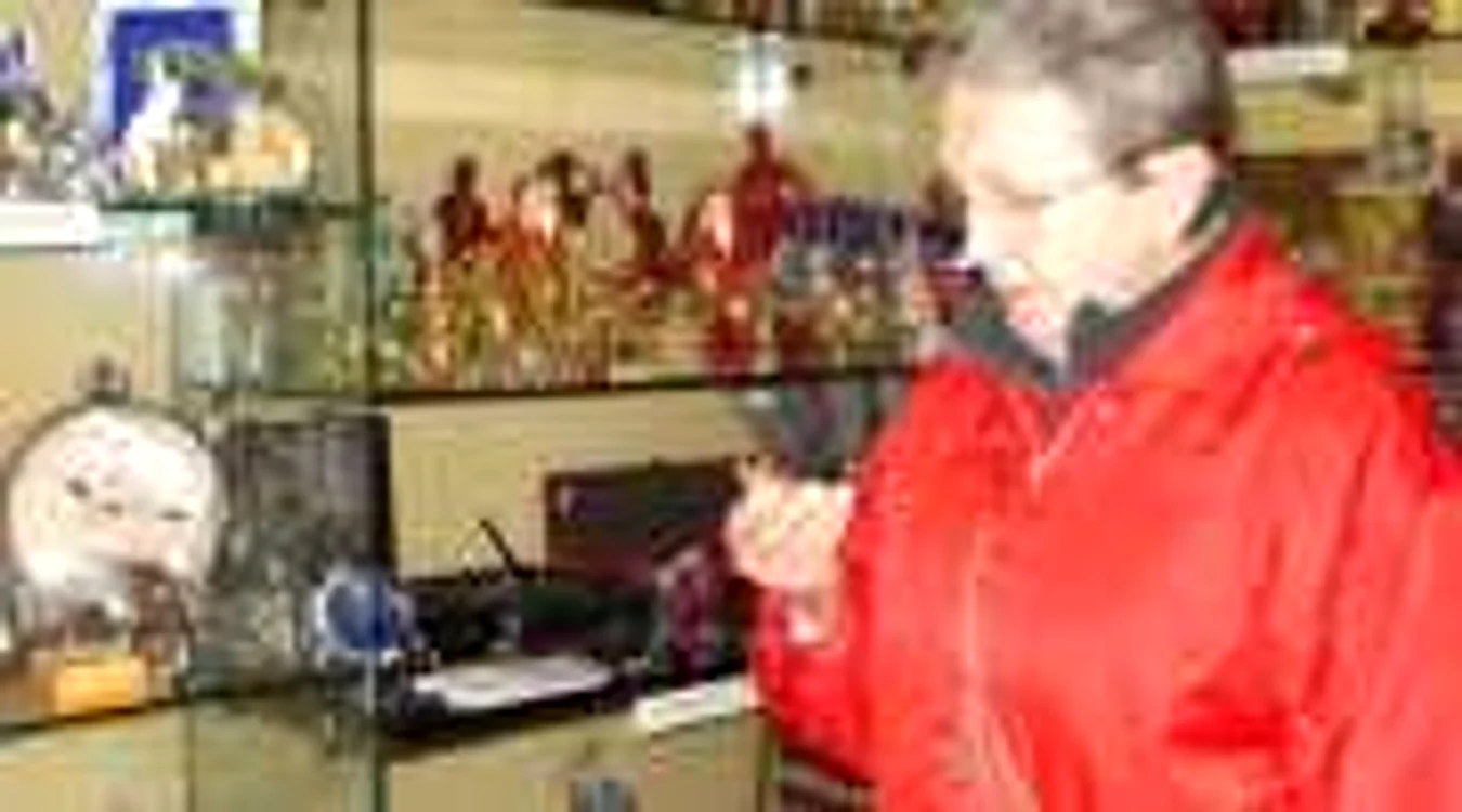 Bacau: Băcăuanii îşi tratează supărările prin magazinele de suveniruri