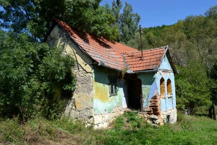 Locuinţă părăsită într-un sat fantomă din Munţii Apuseni. Foto Adevărul