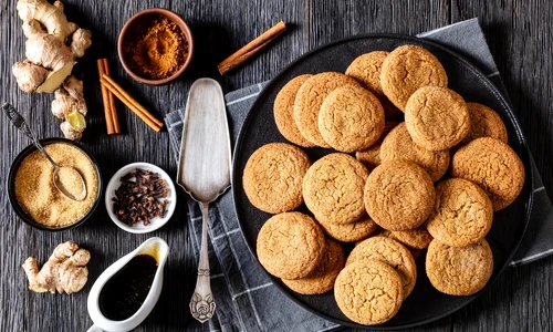 Biscuiti cu ghimbir  Sursa foto shutterstock 2276640781 jpg