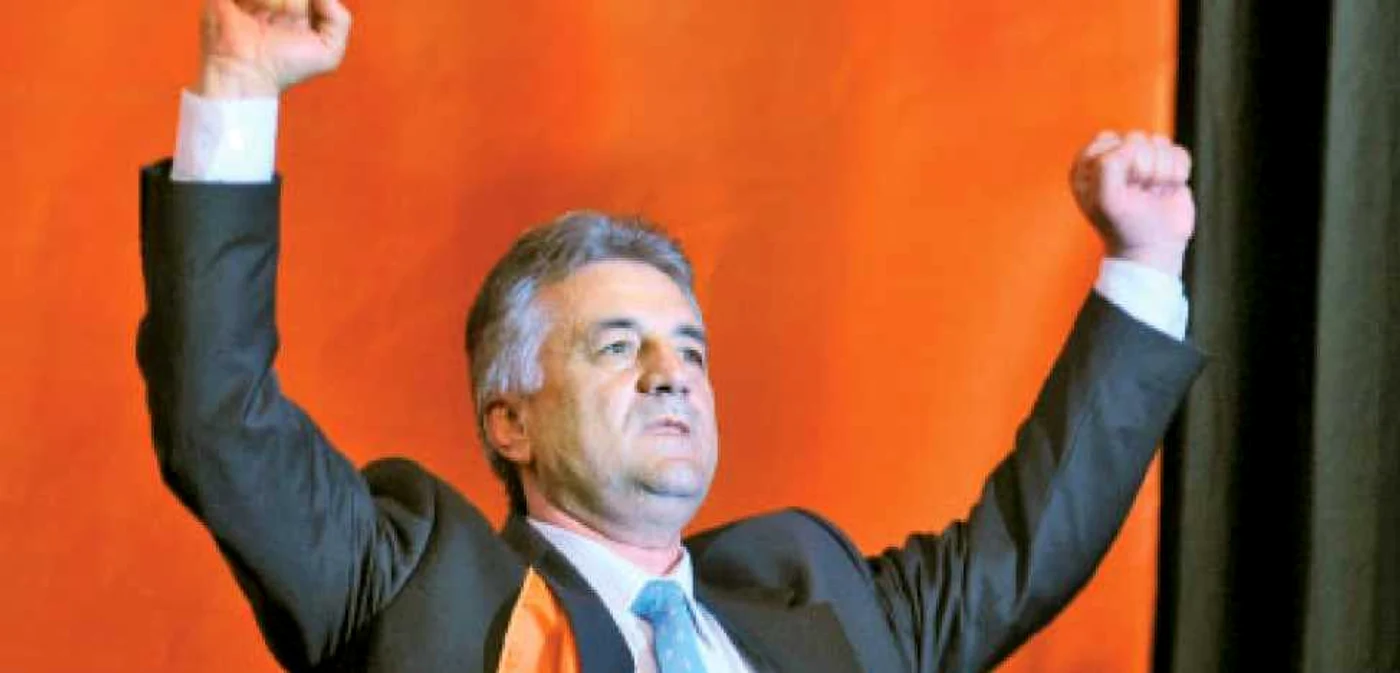 Pedelistul Constantin Hogea înşală aşteptările şefului său Emil Boc şi propune un spor aberant