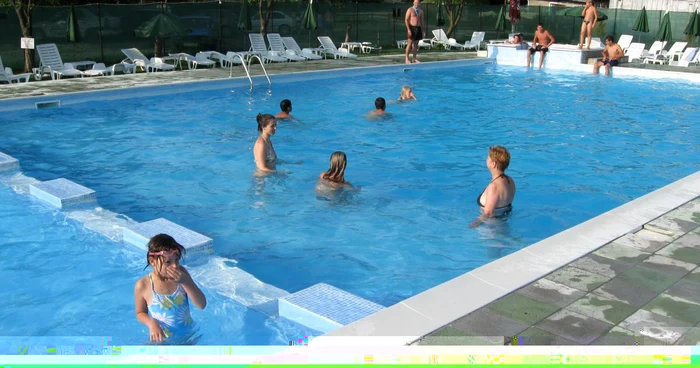 Ştrandurile şi piscinele trebuie verificate periodic