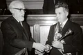 La 29 aprilie 1974, Ceaușescu devenea primul Președinte al Republicii din istoria țării, primind un sceptru ca simbol al puterii de la bătrânul ilegalist Ștefan Voitec jpeg