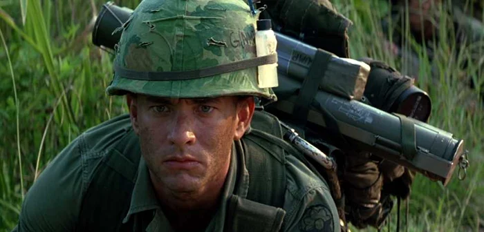 Actorul Tom Hanks, în rolul lui Forrest Gump FOTO drafthouse.com