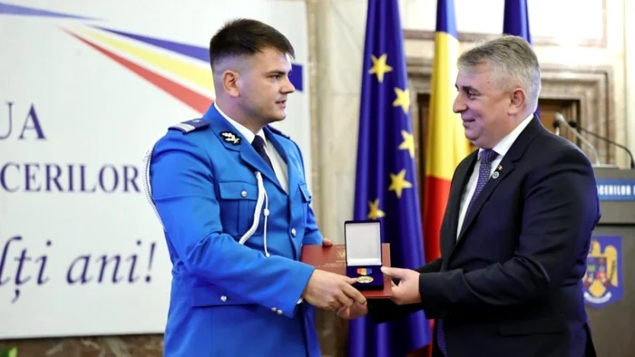 Plutonierul Ioan Ciobotariu premiat de ministrul de Interne FOTO Ministerul de Interne