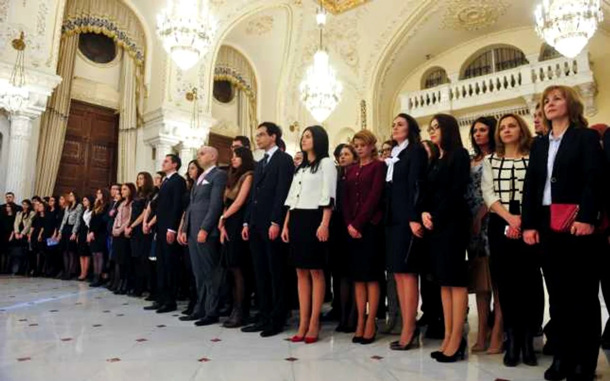 La Palatul Cotroceni a avut loc ceremonia de prezentare a absolvenţilor INM FOTO Facebook/Klaus Iohannis