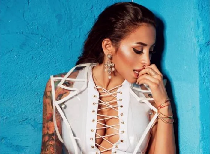 Focoasa brunetă a făcut furori pe internet cu această imagineFoto: Instagram