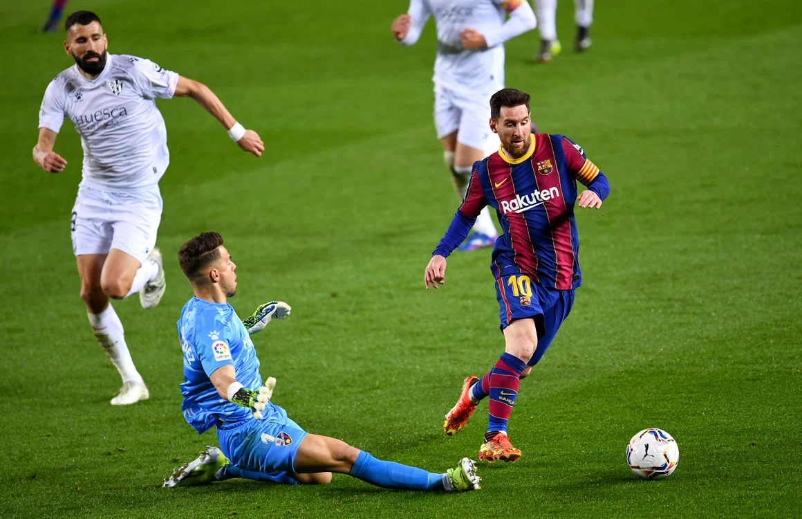
    Lionel Messi a reușit „dubla” cu HuescaFoto: Guliver / GettyImages  