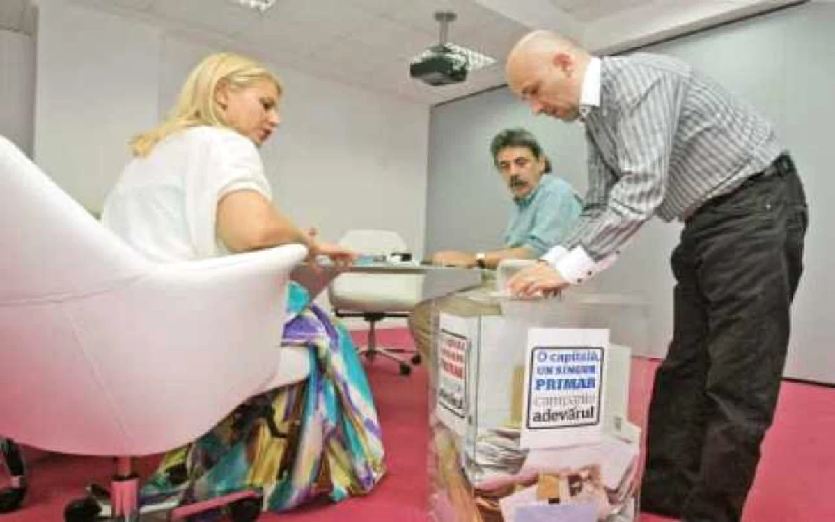 Din urnă au fost extrase zece plicuri, iar cel mai bun răspuns  a fost premiat 