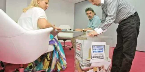 Din urnă au fost extrase zece plicuri, iar cel mai bun răspuns  a fost premiat 