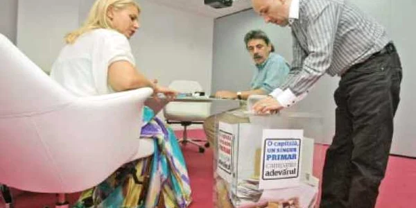 Din urnă au fost extrase zece plicuri, iar cel mai bun răspuns  a fost premiat 