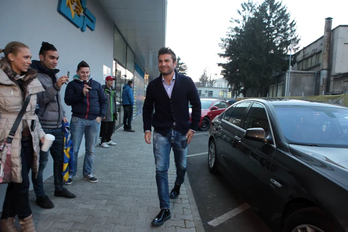 Mutu, la primul contract cu Petrolul