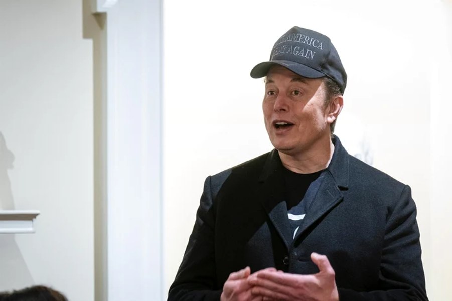 Elon Musk critică chatbotul său AI, Grok, pentru că a evidențiat violența politică de dreapta. „Repetă ce spune presa internațională”