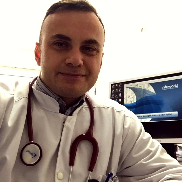 
    Dr.Adrian Marinescu este medic infecționist la Spitalul Matei Balș din București  