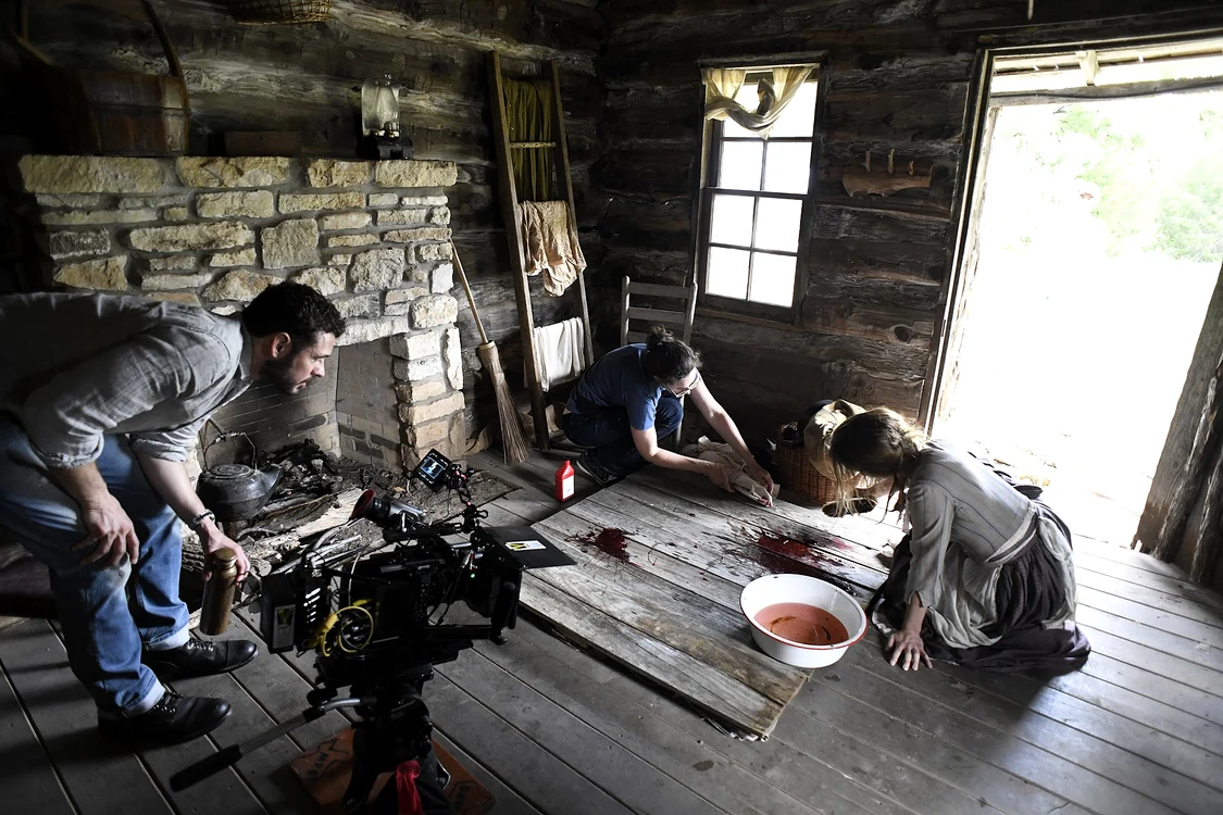 actorul Adan Canto în timpul filmărilor