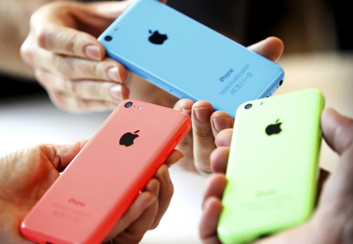 iPhone 5c este principalul produs al Apple atacat de glumele de pe Internet. FOTO Reuters