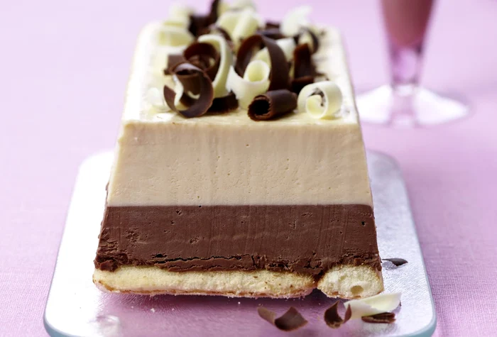 Răcoreşte-te cu un desert simplu, cu nes şi ciocolată!clickpoftabuna.ro